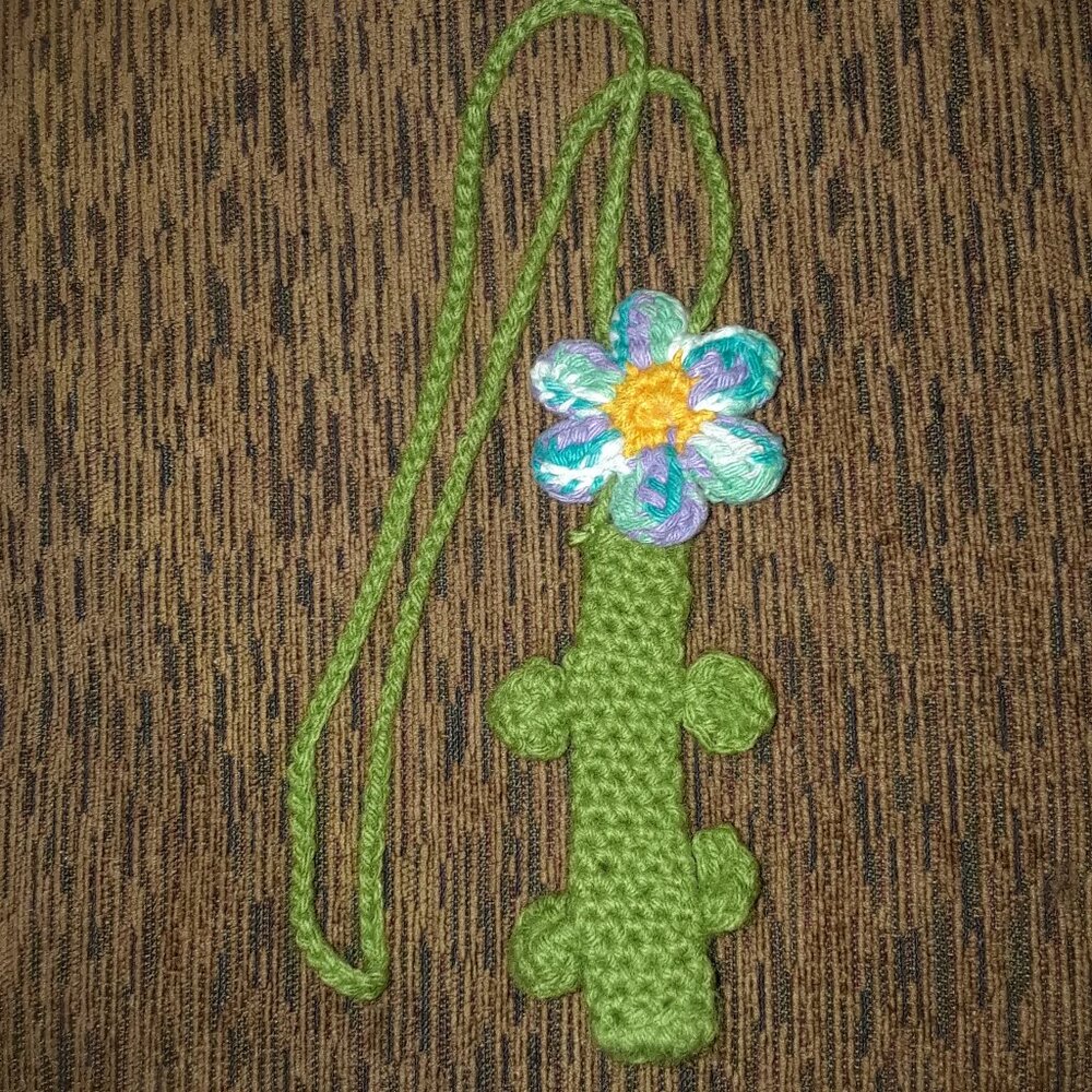 DAISY HOLDER